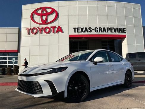 New 2026 Toyota Camry SE image 2