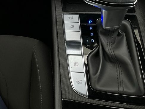 Used 2025 Hyundai Elantra SEL image 24