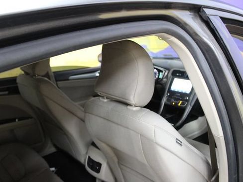 Used 2019 Ford Fusion SE AWD/4WD image 12