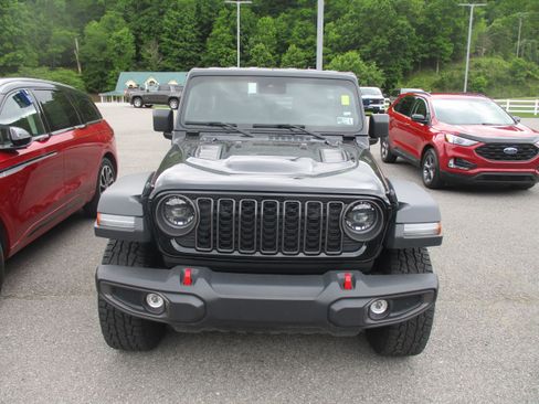 Used 2024 Jeep Wrangler Unlimited Rubicon AWD/4WD image 9