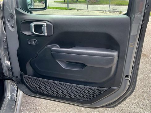 Used 2023 Jeep Gladiator Willys image 24