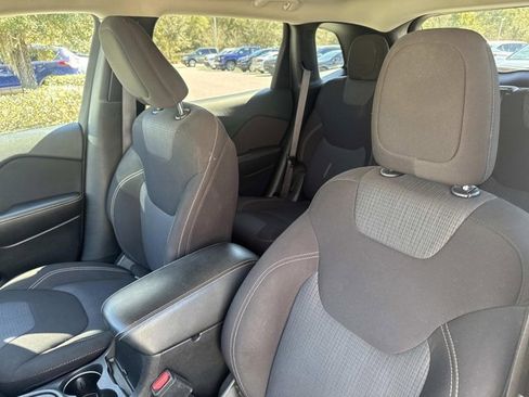 Used 2016 Jeep Cherokee Latitude w/ Safety/Convenience Group image 11