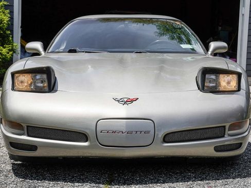 Used 2000 Chevrolet Corvette Coupe w/ Roof Pkg RWD image 15