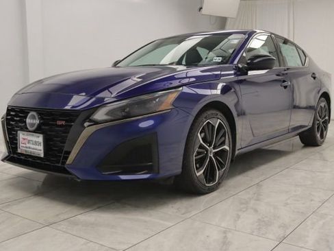 Used 2024 Nissan Altima 2.5 SR AWD/4WD image 6