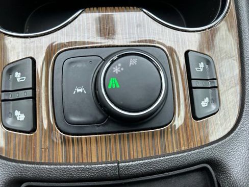 Used 2023 GMC Acadia SLE w/ Driver Convenience Package FWD image 40
