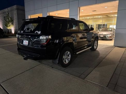 Used 2018 Toyota 4Runner SR5 AWD/4WD image 4