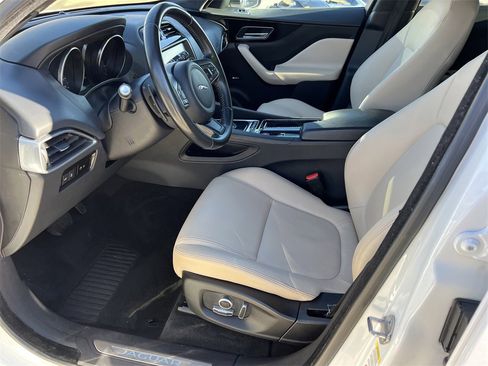 Used 2020 Jaguar F-PACE Premium image 7