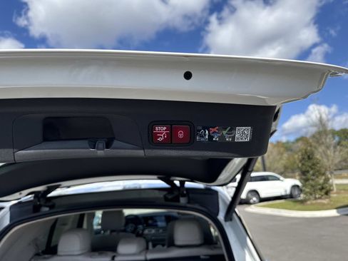 Used 2025 Mercedes-Benz GLE 350 4MATIC image 13