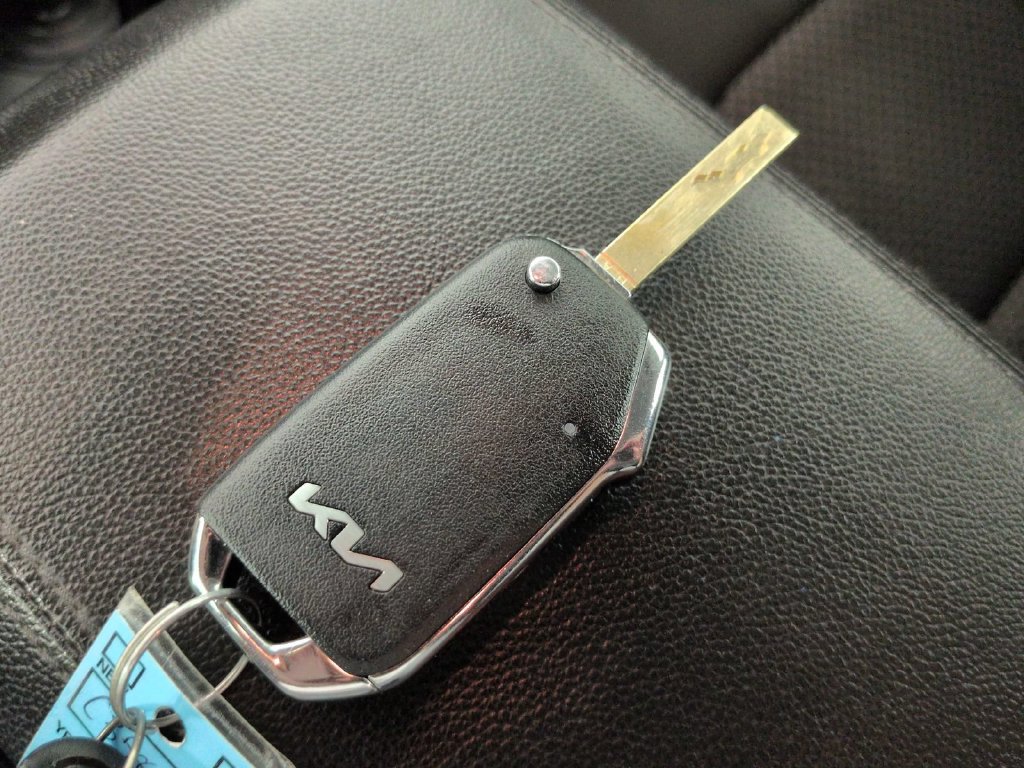 Used 2025 Kia Sportage LX FWD image 44