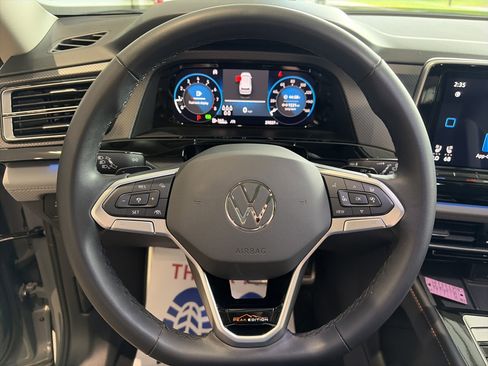 Used 2024 Volkswagen Atlas Peak Edition SE AWD/4WD image 43