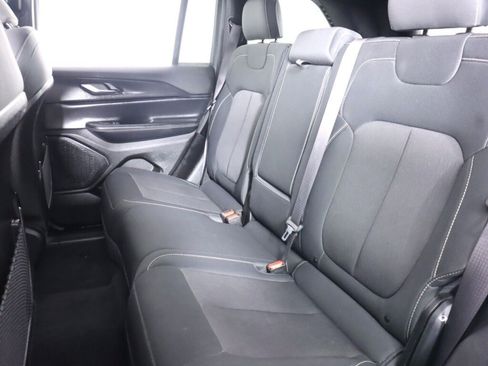 Used 2024 Jeep Grand Cherokee Laredo AWD/4WD image 32