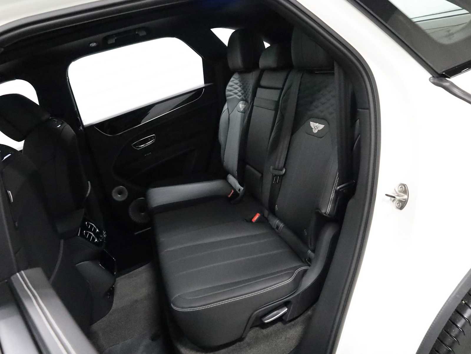 Used 2024 Bentley Bentayga AWD/4WD image 34