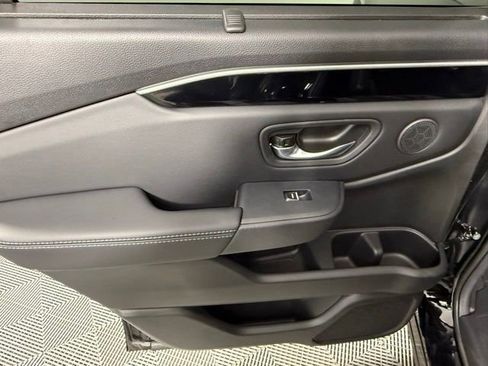 Used 2025 Honda Pilot EX-L image 33