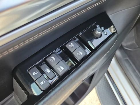 Used 2024 Jeep Wagoneer L Series II w/ Flexible Seating Group AWD/4WD image 18