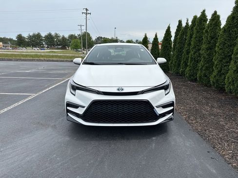 Certified 2025 Toyota Corolla SE FWD image 3