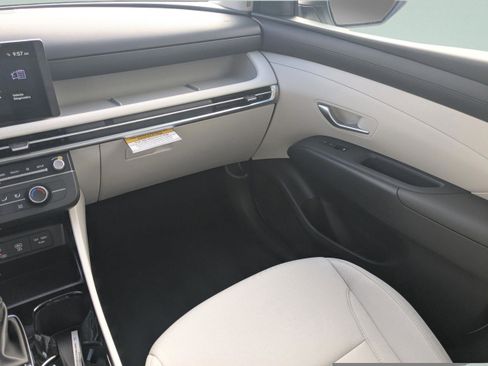 New 2026 Hyundai Tucson SE image 18