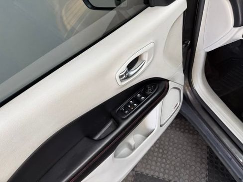 Used 2018 Jeep Compass Limited w/ Navigation Group AWD/4WD image 18
