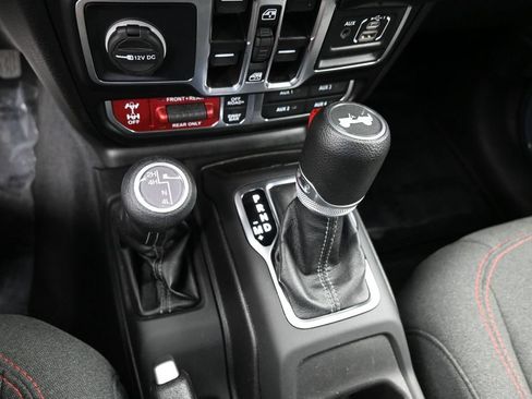 Used 2025 Jeep Wrangler Unlimited Rubicon AWD/4WD image 13