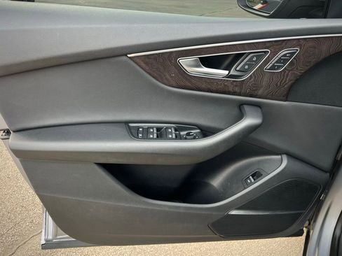 Used 2020 Audi Q8 Premium Plus w/ Premium Plus Package image 34