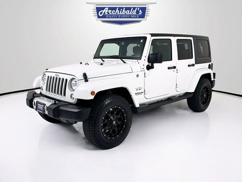 Used 2017 Jeep Wrangler Unlimited Sahara w/ Connectivity Group AWD/4WD image 3