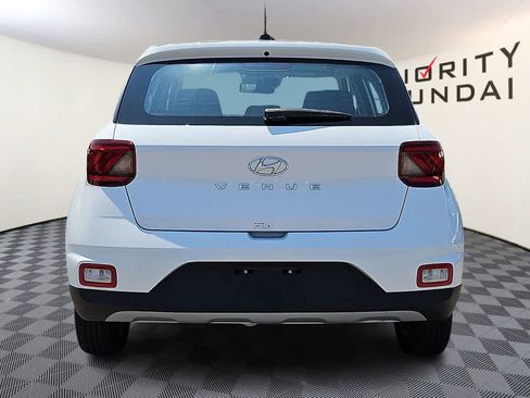 Used 2025 Hyundai Venue SE FWD image 5