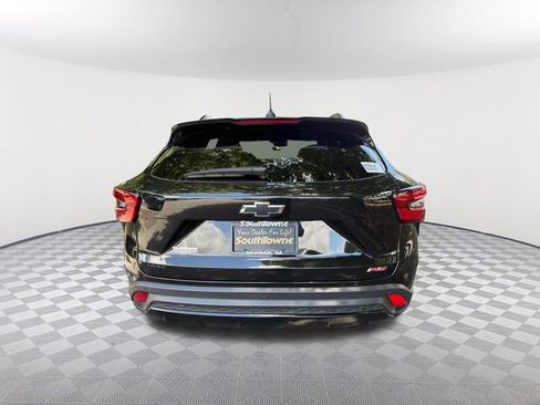 Used 2025 Chevrolet Trax RS w/ Sunroof Package FWD image 6