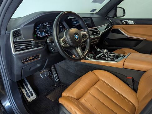 Used 2021 BMW X7 M50i image 5