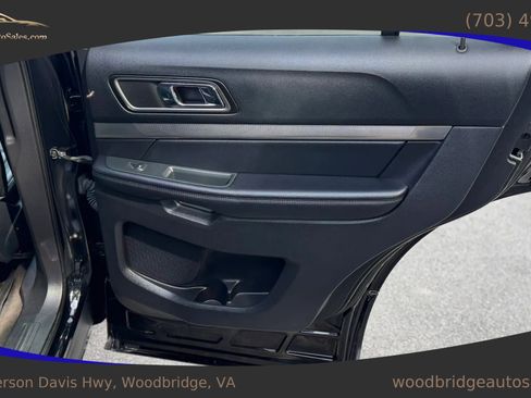 Used 2018 Ford Explorer XLT w/ Equipment Group 202A AWD/4WD image 13