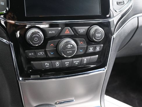 Used 2019 Jeep Grand Cherokee Limited AWD/4WD image 29