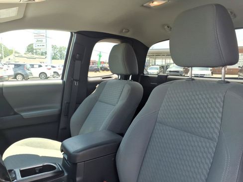 Used 2022 Toyota Tacoma SR RWD image 14