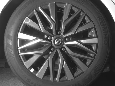 Used 2025 Nissan Altima 2.5 SV FWD image 15
