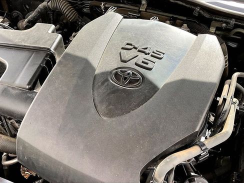 Used 2020 Toyota Tacoma SR5 image 31