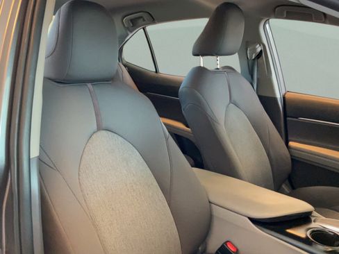 Used 2019 Toyota Camry LE FWD image 33