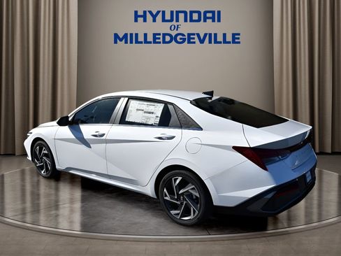 New 2026 Hyundai Elantra Limited image 2