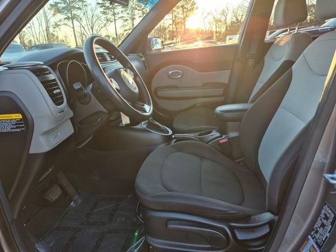 Used 2017 Kia Soul w/ Convenience Package image 2