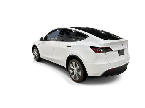 Certified 2023 Tesla Model Y AWD image 4