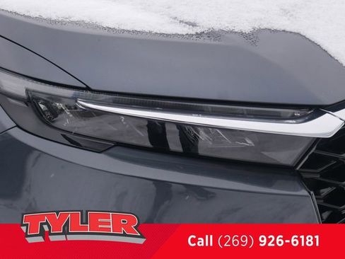 Used 2023 Honda CR-V EX image 10