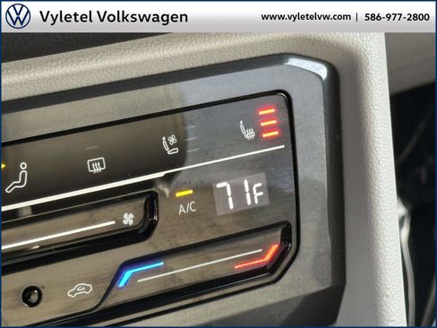 Certified 2022 Volkswagen Tiguan SEL R-Line image 30