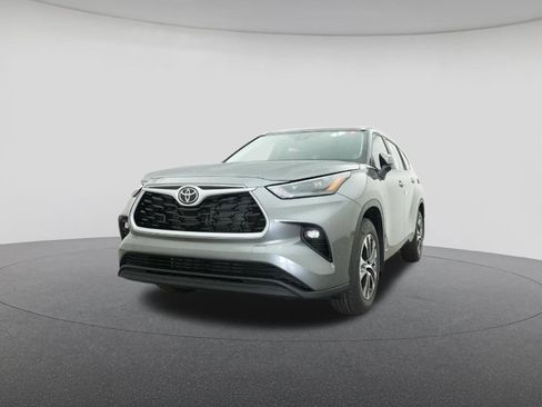 New 2026 Toyota Highlander XLE image 24