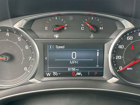 Used 2024 GMC Terrain SLE w/ Driver Convenience Package FWD image 12