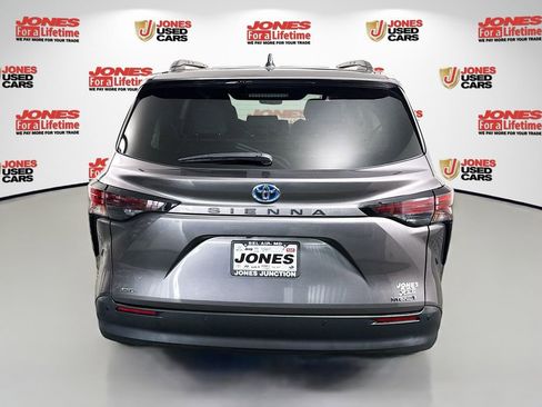 Certified 2024 Toyota Sienna XLE w/ XLE Plus Package AWD/4WD image 18