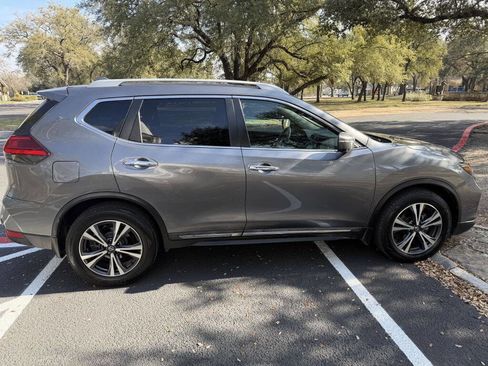 Used 2017 Nissan Rogue SL w/ SL Premium Package image 6