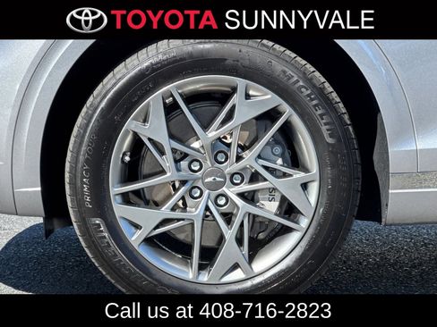 Used 2024 Genesis GV70 2.5T Advanced w/ Advanced Package image 12