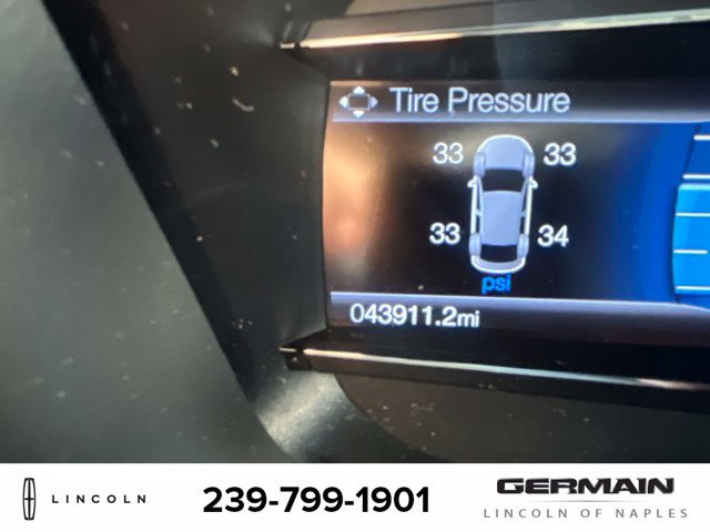 Used 2019 Ford Explorer Limited w/ Ford Safe & Smart Package FWD image 19