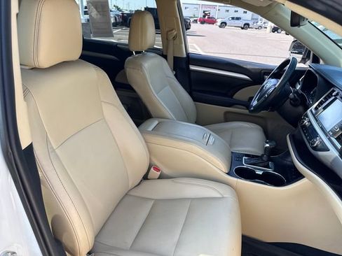Used 2019 Toyota Highlander XLE AWD/4WD image 13