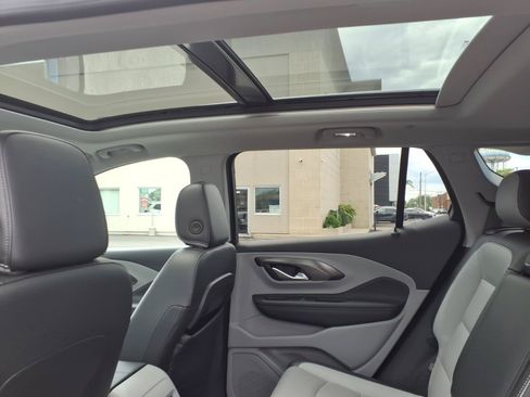 Used 2023 GMC Terrain SLT AWD/4WD image 17