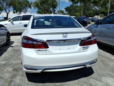 Used 2017 Honda Accord EX-L image 7