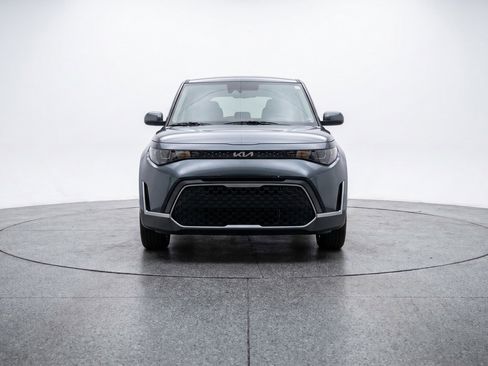 Used 2025 Kia Soul LX w/ LX Technology Package FWD image 2