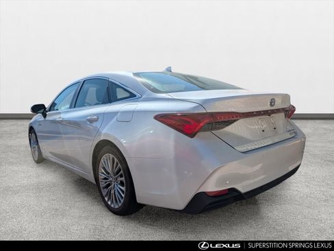 Used 2020 Toyota Avalon Limited w/ Advanced Safety Package FWD image 4