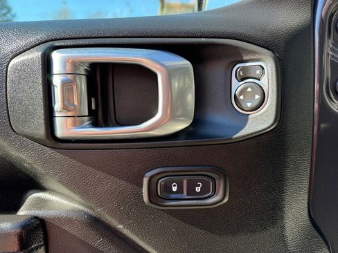 Used 2022 Jeep Gladiator Sport image 13